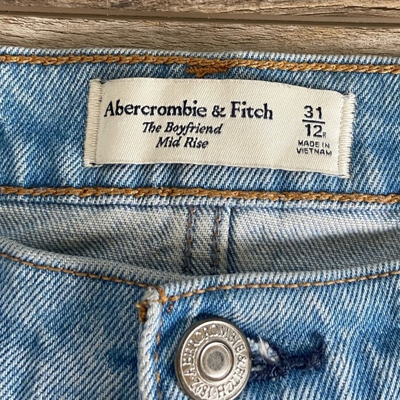 Abercrombie & Fitch The Boyfriend Mid Rise Jeans Sz 31/12 Distressed Light Wash - Picture 9 of 12